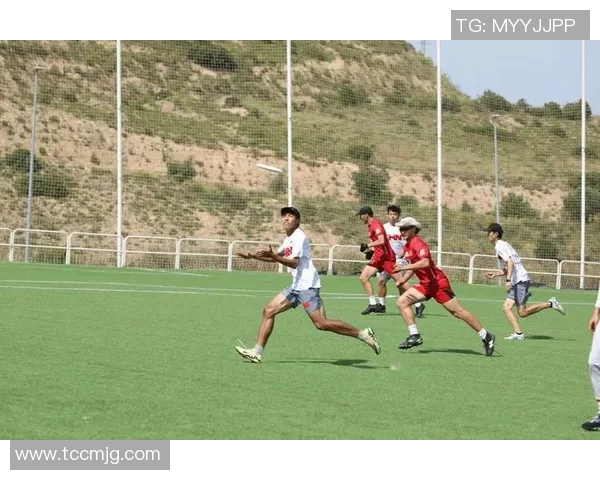 重庆飞盘队与杭州飞盘队赛后复盘分析意识碰撞与战术较量